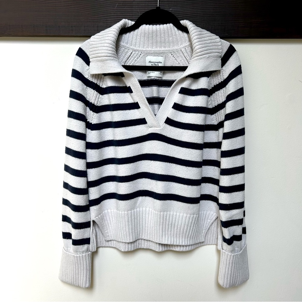 Abercrombie & Fitch Preppy Striped Navy and White Sweater